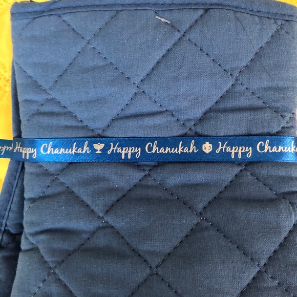 Chanukah: pot holder, oven mitt, tea towel, bag - Picture 8 of 13